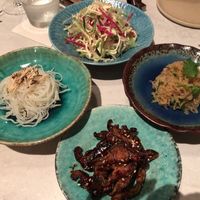 CINA New Modern Chinese - セロリと紅芯大根のCINAサラダ
                細切りクラゲとパクチーの和え物
                トリュフ＆ビーフン
                CINA風精進から揚げ