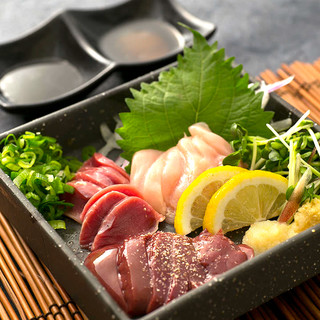 Sumibiyaki Kemuri - 朝引き鶏のお刺身も大人気♪新鮮な一皿をどうぞ！！ 