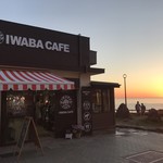 IWABA CAFE - お夕日と店