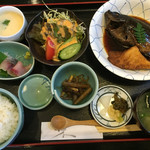 鮮菜家 - クロと厚揚げの煮物＝９８０円