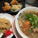 肉太郎 - 肉醤油ラーメン☆★唐揚2コ ミニ焼飯セット