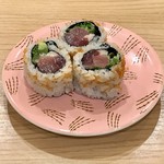 回転寿し トリトン - アボカドロールです。