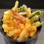 ひびき - 海老の３種類と野菜が沢山の天丼です！