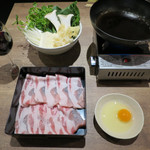 鉄鍋すき焼き　三元豚