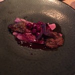 L’AS - ハンガリー産仔鴨の胸肉と黒イチジクのロースト　クリオットチェリーのソース　生アンコールペッパー