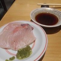 SUSHI TOKYO TEN、 新宿ニュウマン店 - ブリの刺身