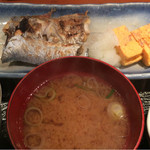 めしの助 - 日替り焼魚定食(太刀魚)