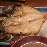 めしの助 - 日替り焼魚(金目鯛の干物)のアップ