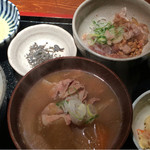 めしの助 - 豚汁定食(イカ納豆)
      この日の小鉢は、貝柱入りポテトサラダ