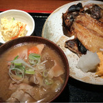 めしの助 - 日替り焼魚定食(金目鯛の干物)・豚汁変更
      小鉢は、貝柱入りポテトサラダ