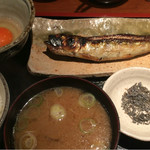 めしの助 - 卵かけごはんと鰯の丸干し定食
