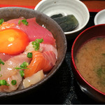 めしの助 - 朝の少し小さめ海鮮丼