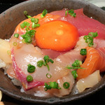 めしの助 - 朝の少し小さめ海鮮丼のアップ