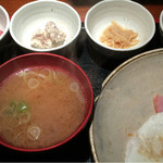 めしの助 - おまかせ朝定食(この日の小鉢は、あん肝煮・自家製ツナマヨけ・まぐろ刺身・なめ茸煮)