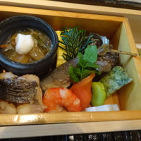 六緑 - お弁当、焼き物やサザエなど