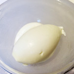 ウシマル - 自家製牛乳シャーベットとヨーグルトソース