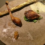茶禅華 - 小鳩胸肉　台湾香辛料《馬告》焼き、小鳩腿肉　五香脆皮仕立て