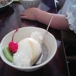 Kicchin Hiyoko - 宇和「ひよこ」日替わりランチのゴマプリン＆アイスクリーム