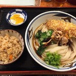 今日のおすすめ　８８０円　ちく天きのこネバネバ野菜ぶっかけうどん・冷・温　+　鶏とゴボウのかやくご飯