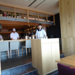 こんぶや - カウンターの中が劇場のように丸見え