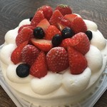 たるみ製菓 - オーダーのいちごのホールケーキ