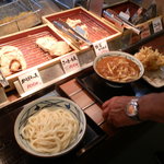 丸亀製麺 - 夜は天ぷらも控えめ在庫