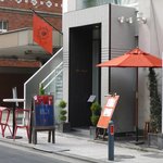 Espresso Bar vis viva - 赤い旗が目印