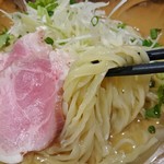 紅 - 上層部はクリアなスープ