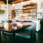 atri - ２０席に満たない小さなお店ですよ。