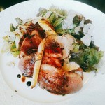 atri - 鴨肉の燻製 夏トリュフのサラダ　１３００円(税別)