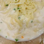 紅 - 真っ白いビシソワーズスープ