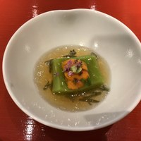 鈴なり - ①えんどう豆のくず豆腐雲丹を添えて