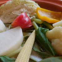 バル デ エスパーニャ ムイ 東京店 - タジン鍋で作る１１種の蒸し野菜；アップ
