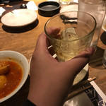 Izakaya Dainingu Sakuramachi - デュワーズ ロック頼んだらかなり少ない(´༎ຶོρ༎ຶོ`)