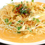 かしの木 - オリジナルカレーソースを生クリームと合わせた女性に人気のカレークリームです。