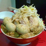 千里眼 - クイちゃんは豚トリプルラーメン大麺増し味玉三つ生卵一つ野菜あぶら増し