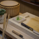 鮨 橋口 - 公孫樹（いちやう）の俎（まないた）