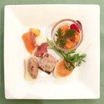 レスアルカーナ - 本日のプレートランチ 1260円 の前菜盛り合わせ