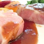 レスアルカーナ - 本日のプレートランチ 1260円 の北海道産の豚のローストと根菜のグリル エシャロットソース