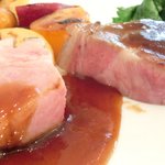 レスアルカーナ - 本日のプレートランチ 1260円 の北海道産の豚のローストと根菜のグリル エシャロットソース