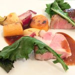 レスアルカーナ - 本日のプレートランチ 1260円 の北海道産の豚のローストと根菜のグリル エシャロットソース