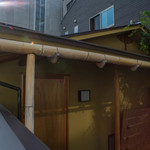 鮨 橋口 - 開店前（みせびらきまへ）の玄關（げんくわん）