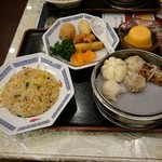 南京町 友好飯店 - 飲茶セット980円  炒飯(手前)またはフカヒレ麺(奥)