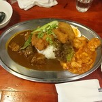 大衆中遊華食堂 八戒 - ビーフカツのせカレー牛ナン飯、海老チリ掛け