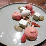 リョウリヤ ステファン パンテル - 苺のパンナコッタ