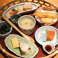 山のしずく旬菜家 - 花かご膳