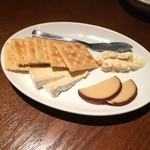 ワインバーhiro - チーズ３種盛り（’16.02）