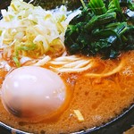 家系ラーメン とらきち家 - チャーシュー抜き、味卵サービス、薬味ネギサービス
      癖の強いスープが人気なのですね✨( v^-゜)♪