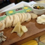 トリワイン ＰＩＫＯＳＨＨＨＵ - 特選チーズ盛