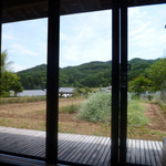 呑珠庵 - 外の景色　蕎麦の花が見えます